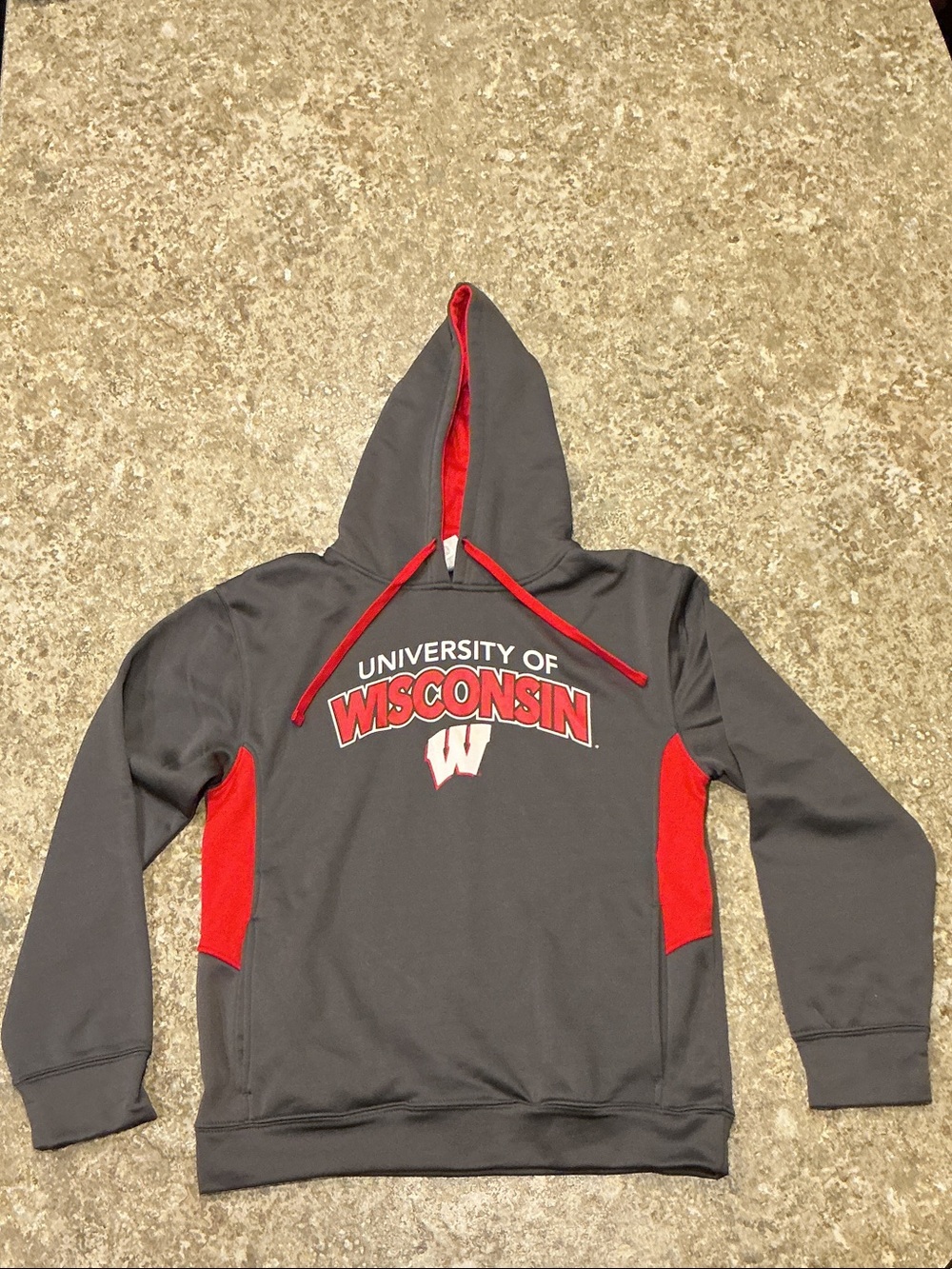 University of Wisconsin Gray & Red Pullover Hoodie (A-07)